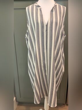 Lush Sleeveless V-Neck Vertical Stripe Dress- White & Navy